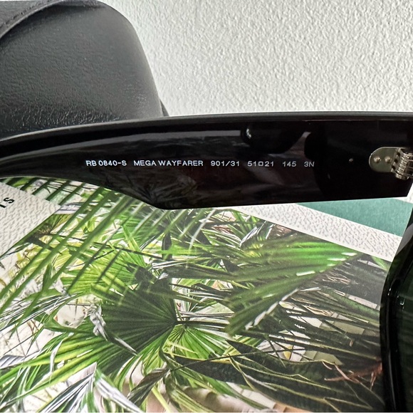 Ray Ban Sun glasses. Black.   No scratched - Picture 6 of 10